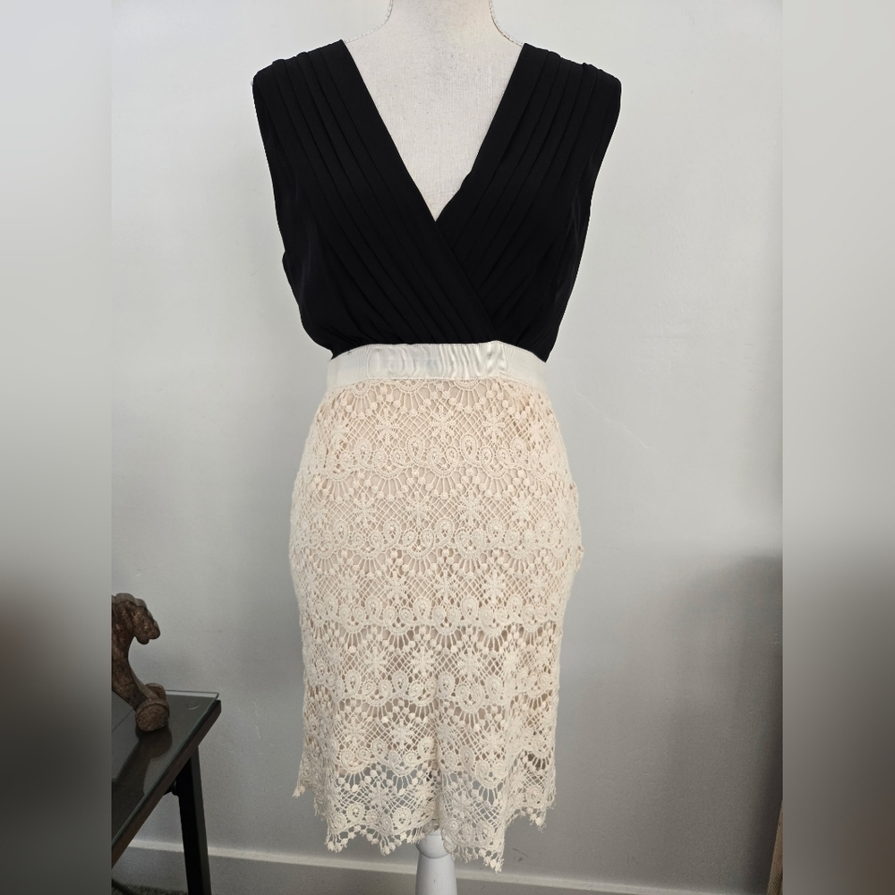 Bohme Double Zero V Pleated Neck Crochet Lace Midi Dress. Size Small. New.